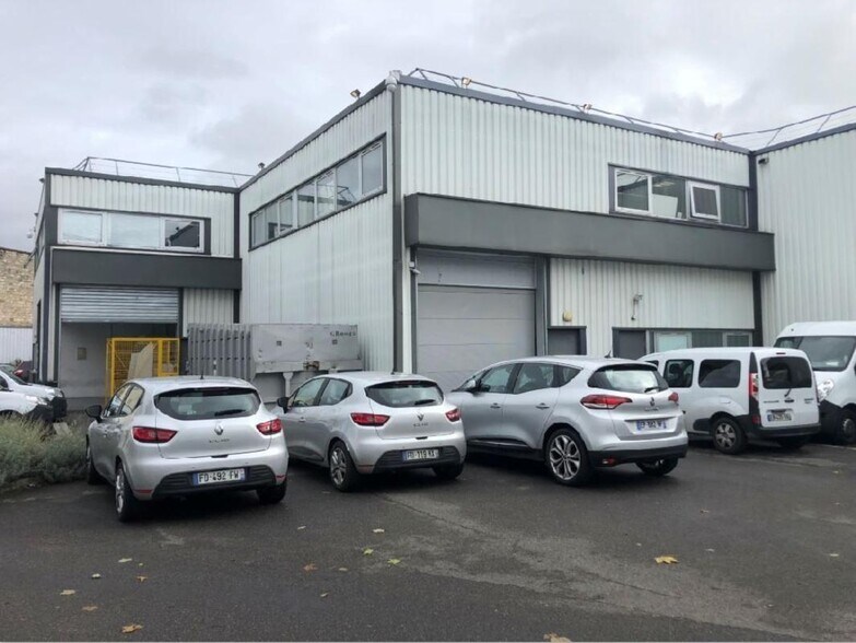 Light Industrial in Aubervilliers to rent - Building Photo - Image 2 of 4