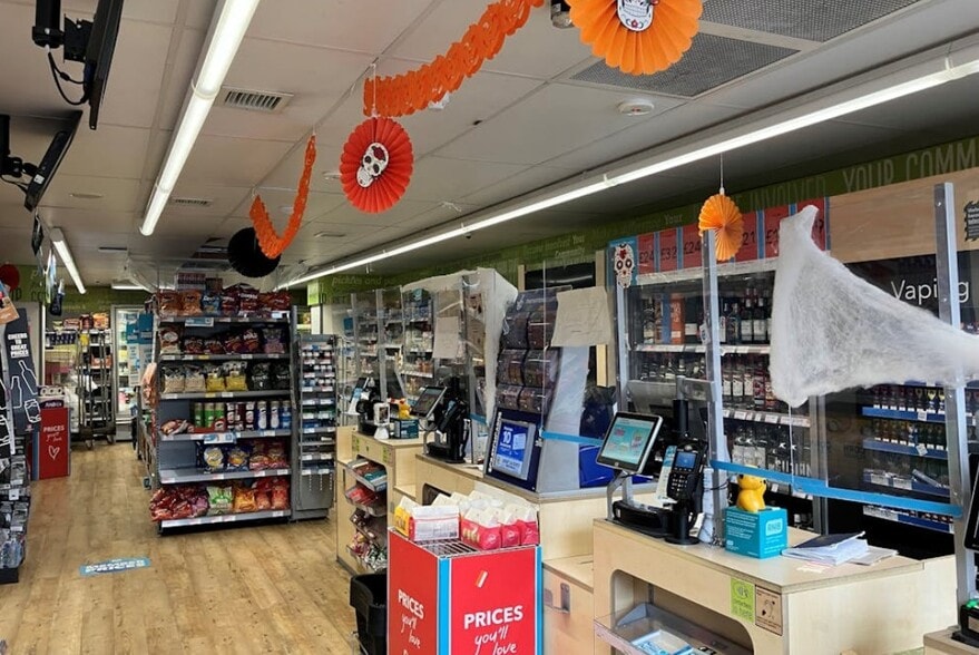 97 Farwig Ln, Bromley to rent - Interior Photo - Image 2 of 3