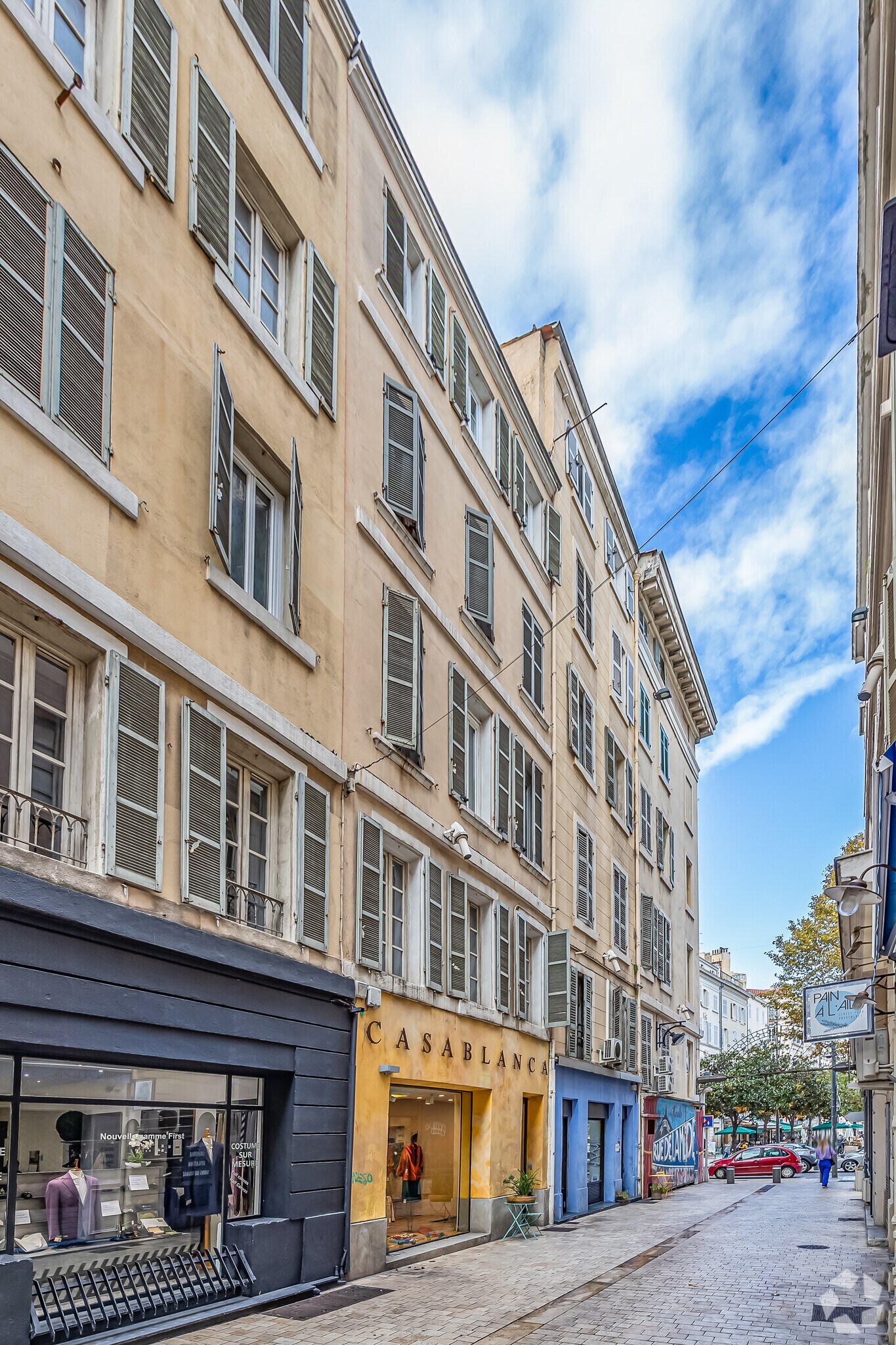 Retail in Marseille to rent Primary Photo- Image 1 of 2