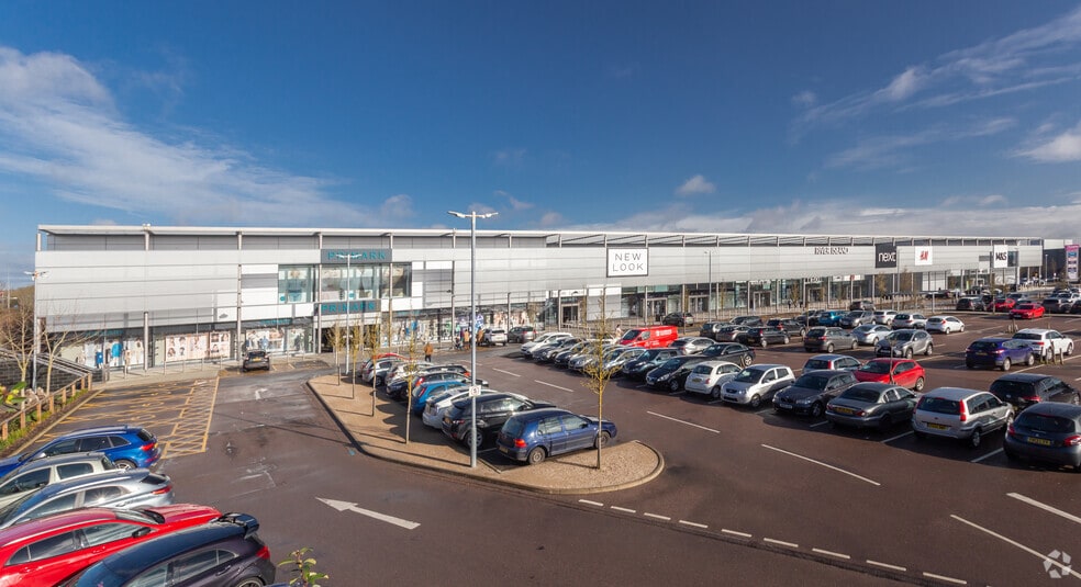 1-8 Stadium Way W, Milton Keynes to rent - Building Photo - Image 1 of 4