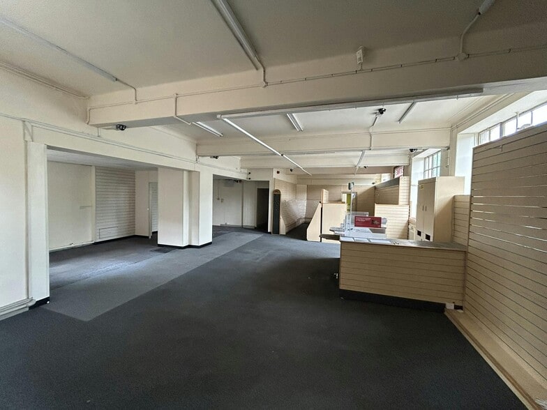 15A Short Bridge St, Newtown to rent - Interior Photo - Image 2 of 3