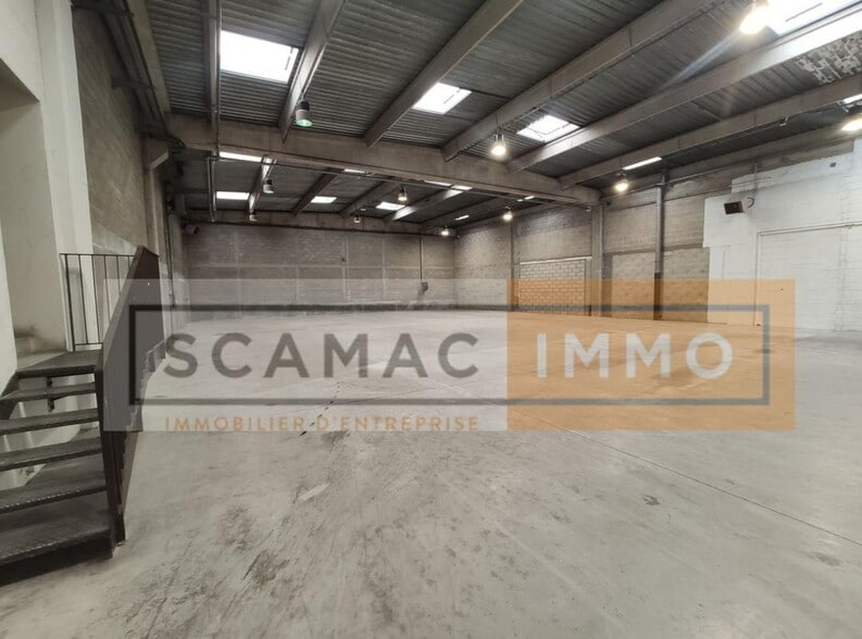 Industrial in Palaiseau to rent - Interior Photo - Image 3 of 5