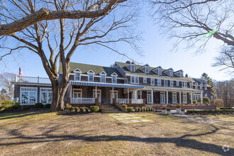 108 S Ram Island Dr, Shelter Island Heights, NY for sale Primary Photo- Image 1 of 1