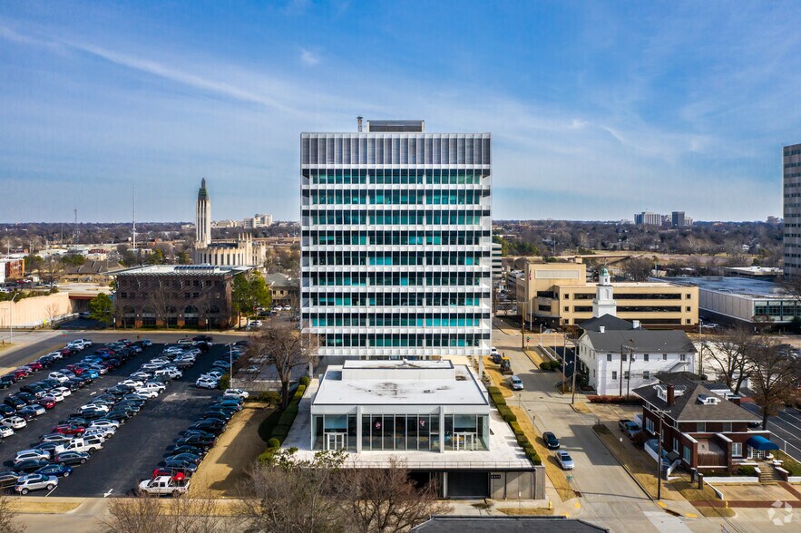 1350 S Boulder Ave, Tulsa, OK for rent - Building Photo - Image 3 of 17