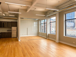 216 N May St, Chicago, IL for rent Interior Photo- Image 1 of 4