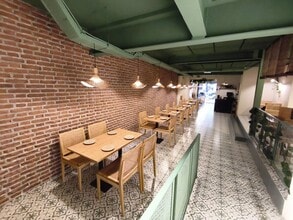 Retail in Barcelona, Barcelona to rent Interior Photo- Image 1 of 26