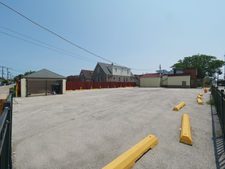 5825 S Pulaski Rd, Chicago, IL for sale - Building Photo - Image 3 of 43