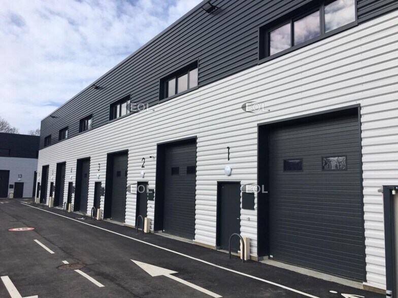 Industrial in Valenton to rent - Building Photo - Image 1 of 8