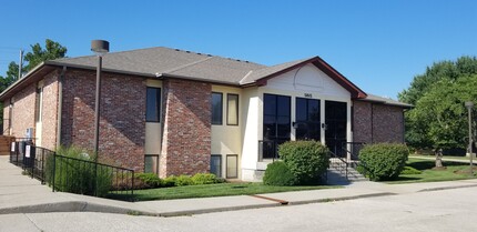 5815 SW 29th St, Topeka, KS for rent Building Photo- Image 1 of 3