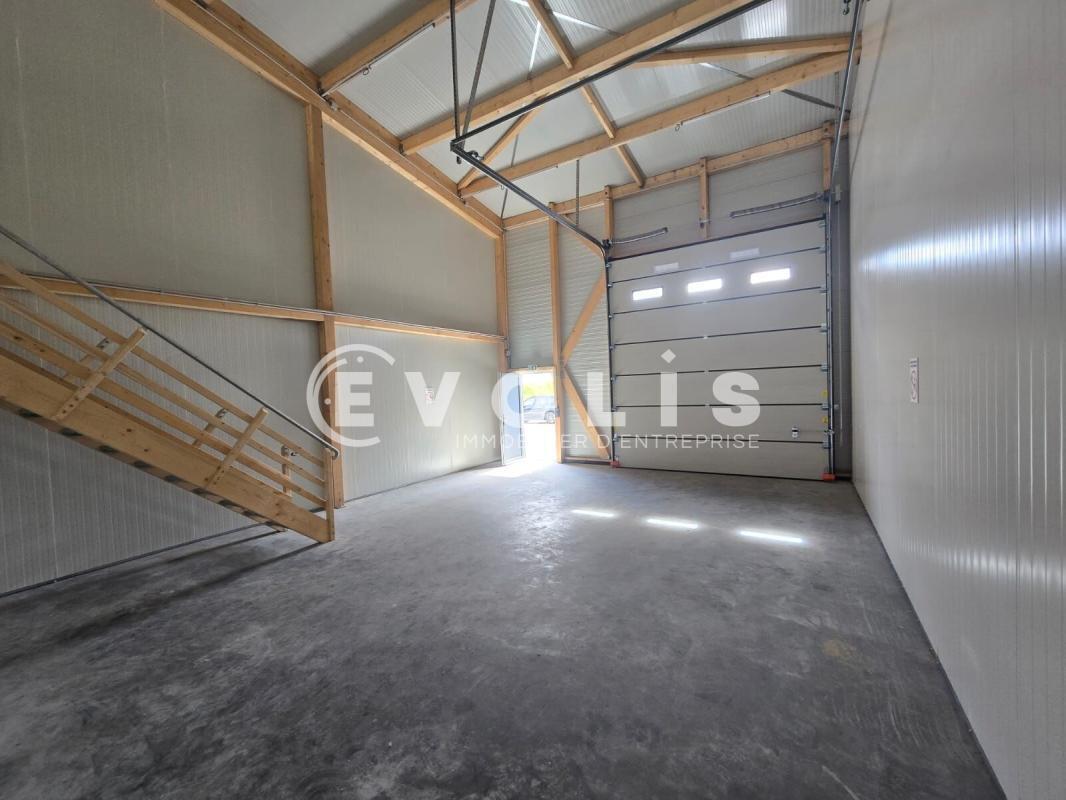 Industrial in Saint Germain Les Arpajon to rent Interior Photo- Image 1 of 7