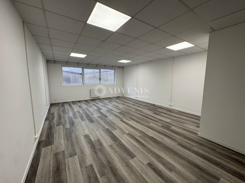 Office in Ozoir-la-Ferrière to rent Interior Photo- Image 1 of 5