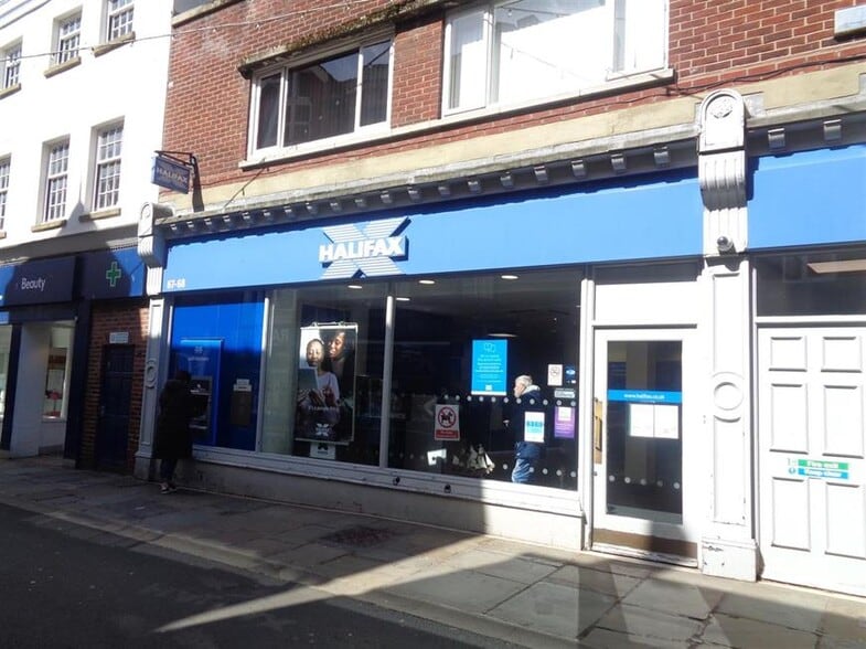 67-68 Baxtergate, Whitby to rent - Building Photo - Image 2 of 2