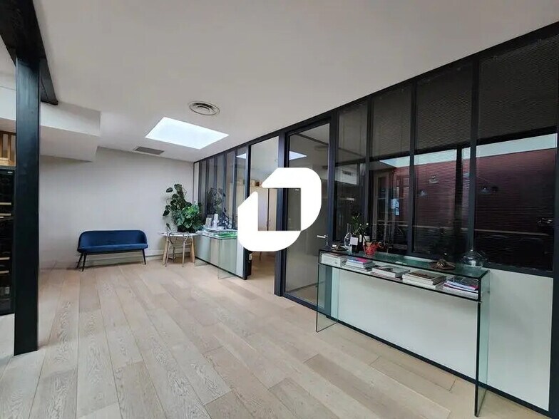 Office in Bordeaux to rent - Building Photo - Image 2 of 13
