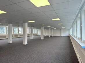 Office in Levallois-Perret to rent Interior Photo- Image 2 of 2