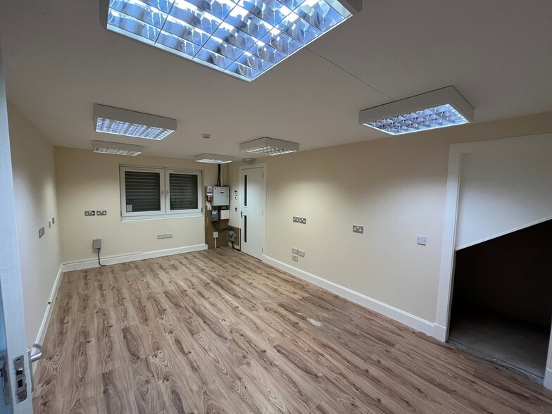 3 Midfield Dr, Kirkcaldy to rent - Building Photo - Image 3 of 5