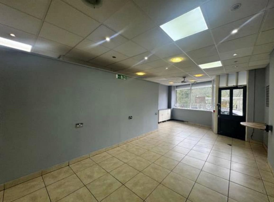 Commercial St, Abertillery to rent Interior Photo- Image 1 of 1