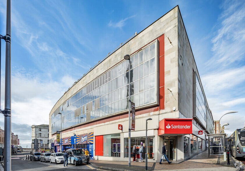 20-36 Church St, Blackpool to rent - Building Photo - Image 2 of 8
