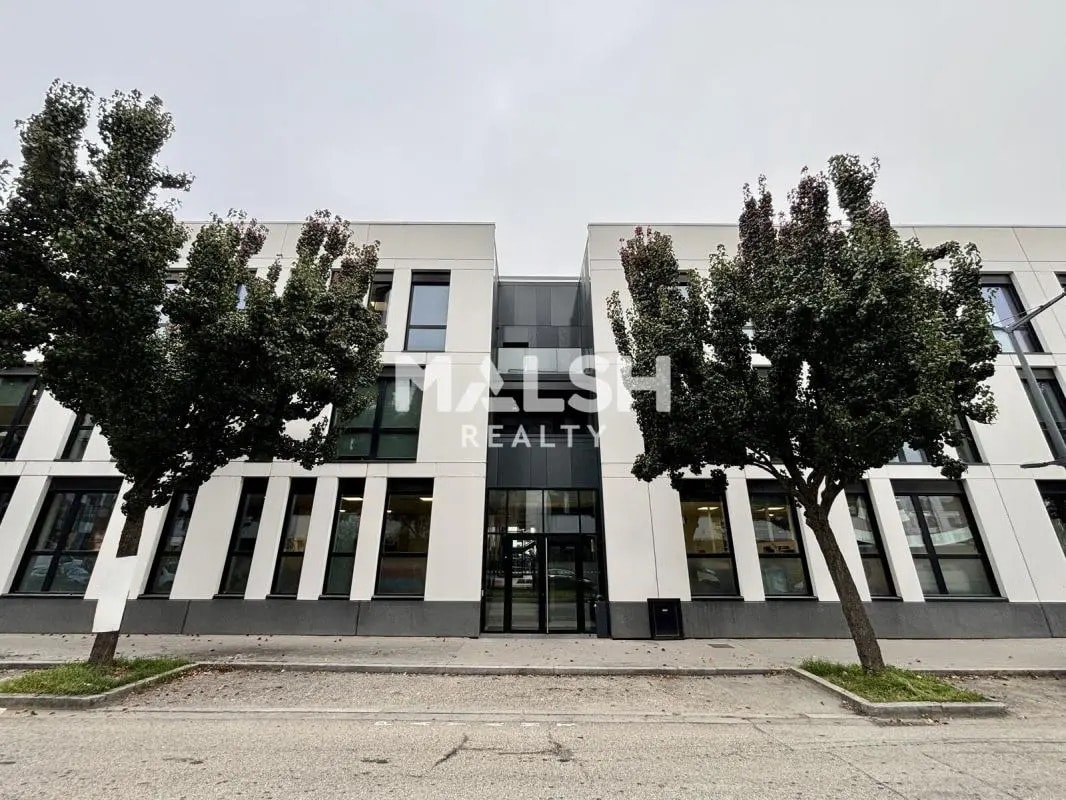 Office in Lyon for sale Building Photo- Image 1 of 13