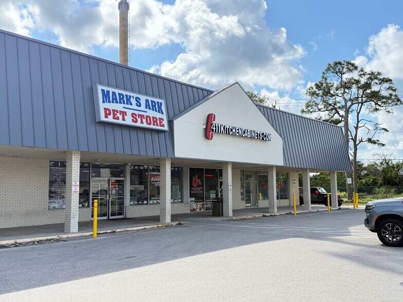 4550-4644 Lake Worth Rd, Green Acres, FL for sale - Building Photo - Image 1 of 1
