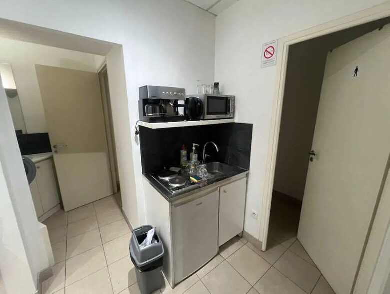 Retail in Paris for sale - Interior Photo - Image 3 of 7