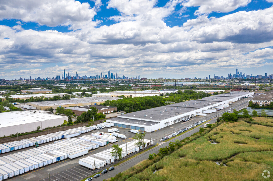 1000 New County Rd, Secaucus, NJ for rent - Building Photo - Image 3 of 3