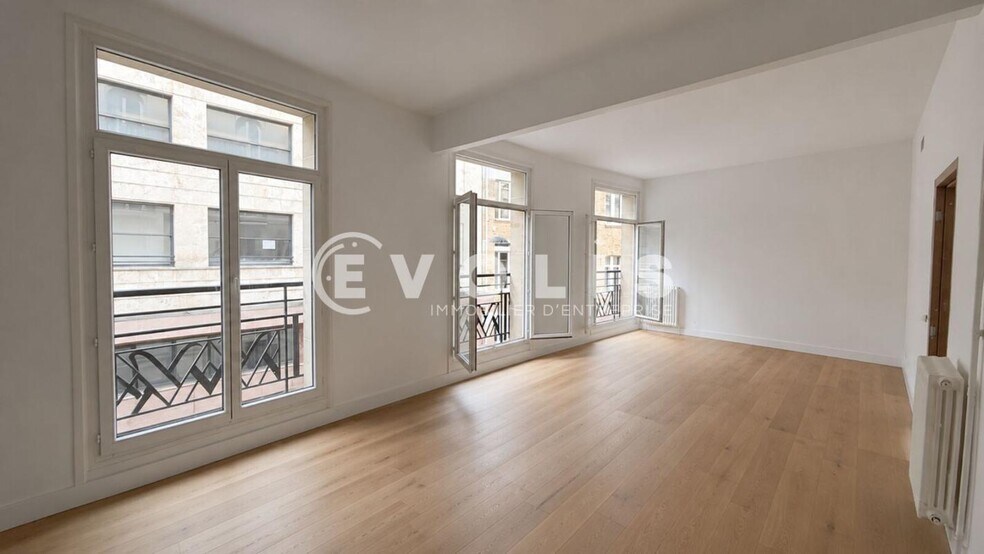 Office in Paris for sale - Interior Photo - Image 2 of 12