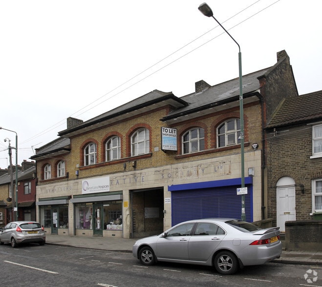 42-44 High St, Swanscombe to rent - Building Photo - Image 2 of 3