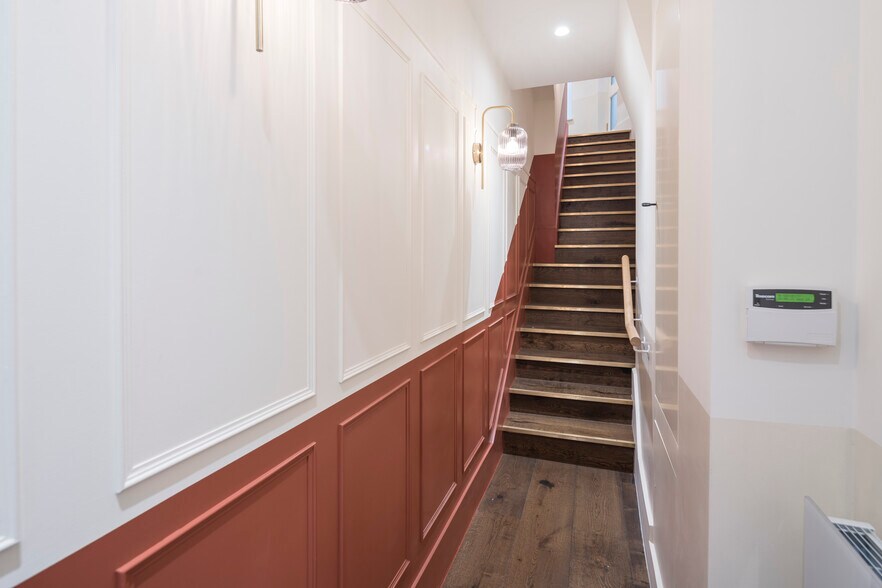 1 Cowcross St, London to rent - Interior Photo - Image 1 of 12