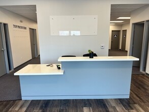 38410 5th St W St, Palmdale, CA to rent Lobby- Image 1 of 8