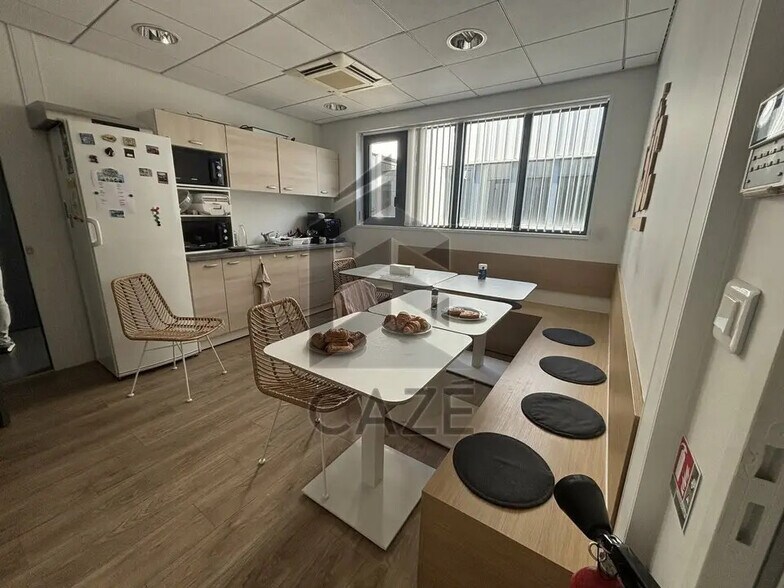 Office in Mérignac for sale - Interior Photo - Image 3 of 6