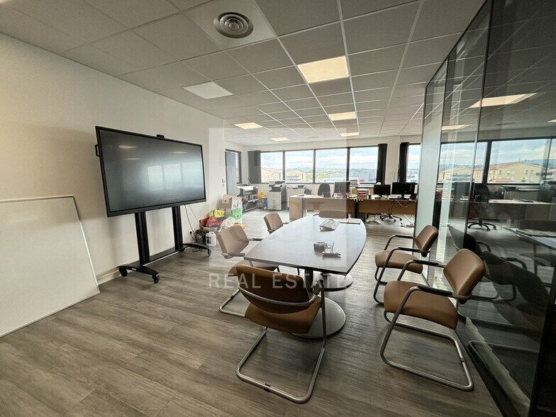 Office in Chasse-sur-Rhône to rent - Interior Photo - Image 2 of 10