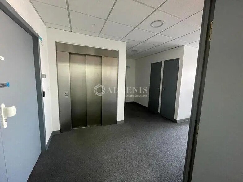 Office in Plaisir to rent - Interior Photo - Image 3 of 5