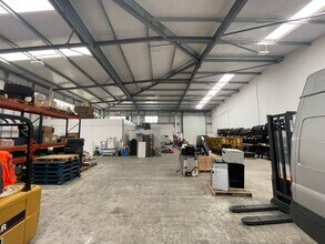 Unit 1-6 First Ave, Finningley to rent Building Photo- Image 2 of 3