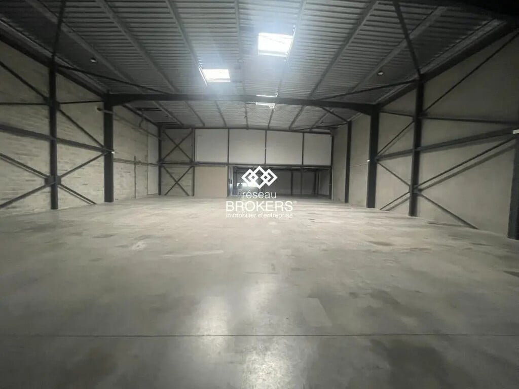 Location Entrepôt 595 m² à 1 357 m² - Photo 1