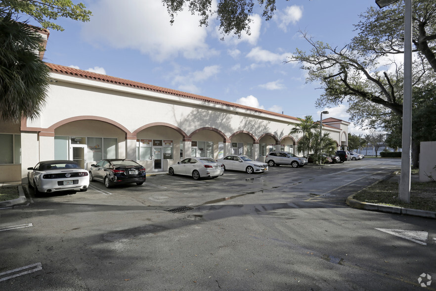 19300 W Dixie Hwy, Miami, FL for rent - Building Photo - Image 3 of 10