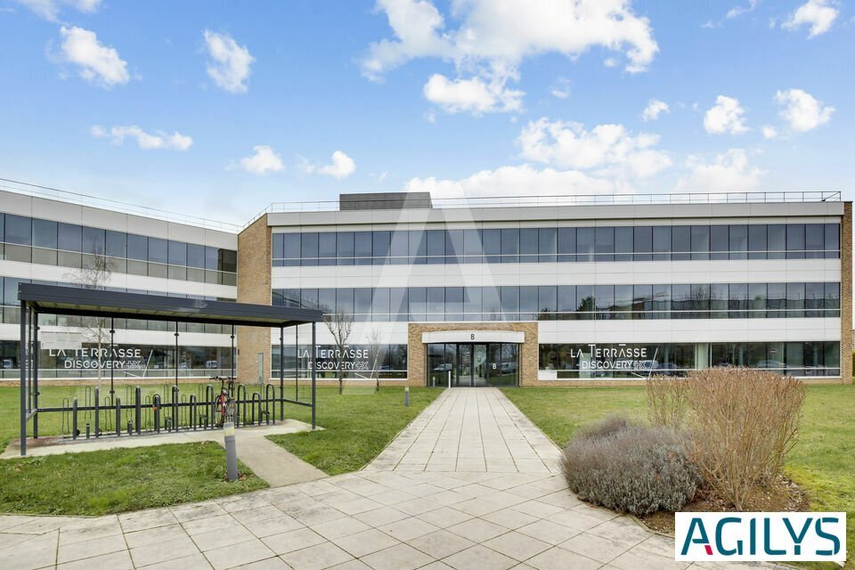 Route De L'orme, Saclay to rent Building Photo- Image 1 of 13