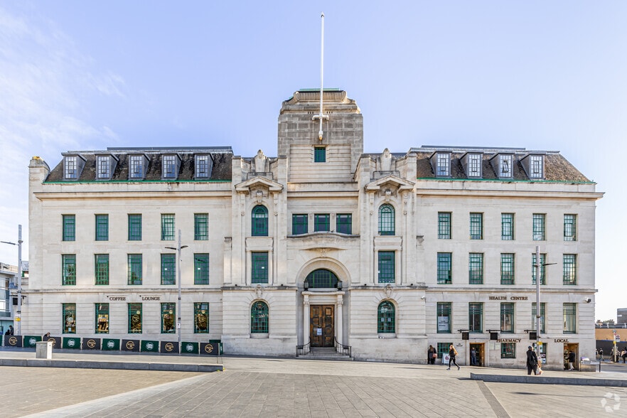 General Gordon Pl, London to rent - Primary Photo - Image 1 of 21