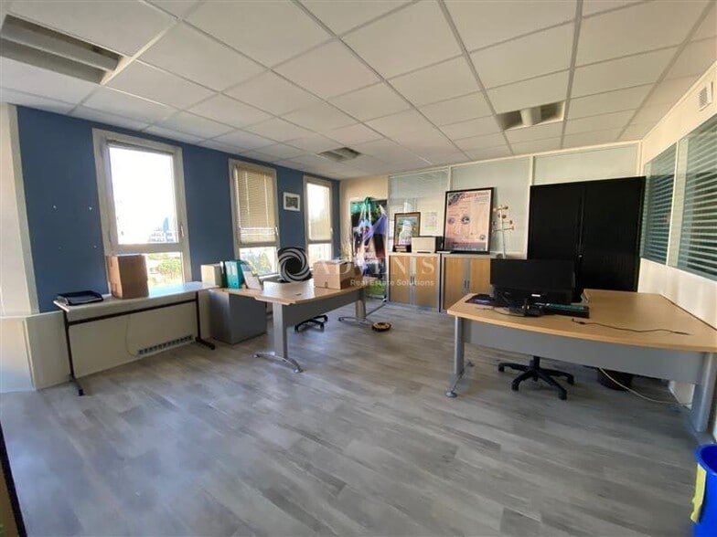 Office in Noisy-le-Grand for sale - Interior Photo - Image 2 of 11