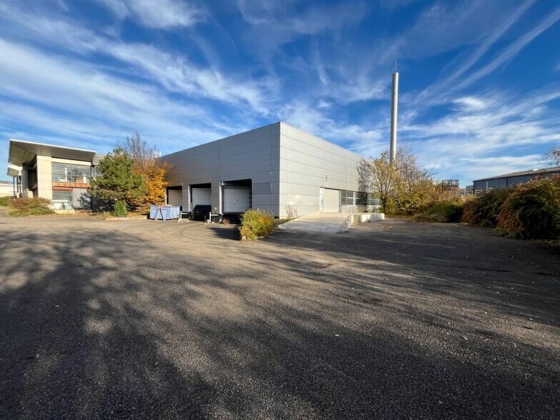 74 Rue Elisée Reclus, Décines-Charpieu to rent - Building Photo - Image 2 of 19