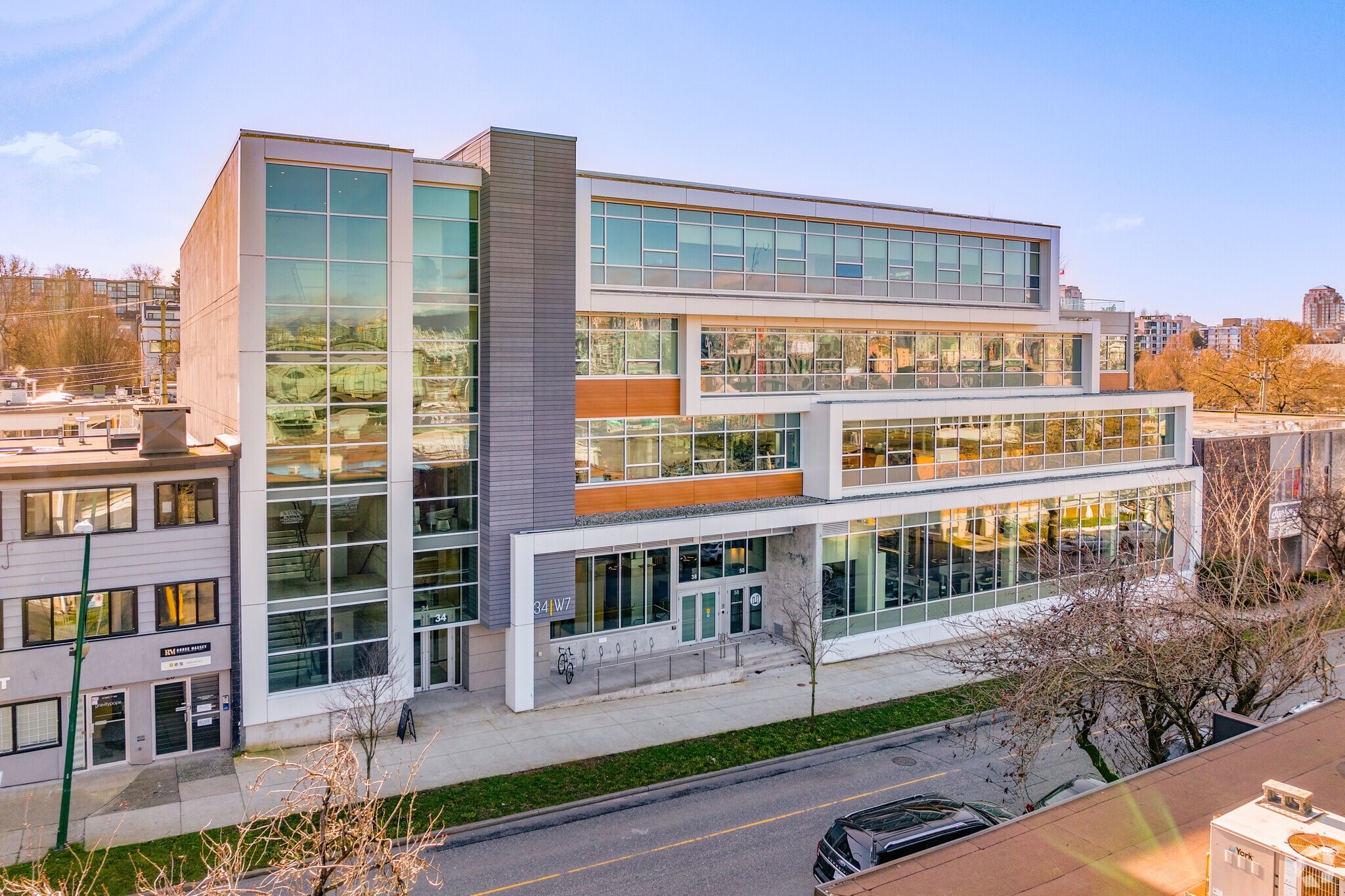 34 W 7th Ave, Vancouver, BC to rent Primary Photo- Image 1 of 7