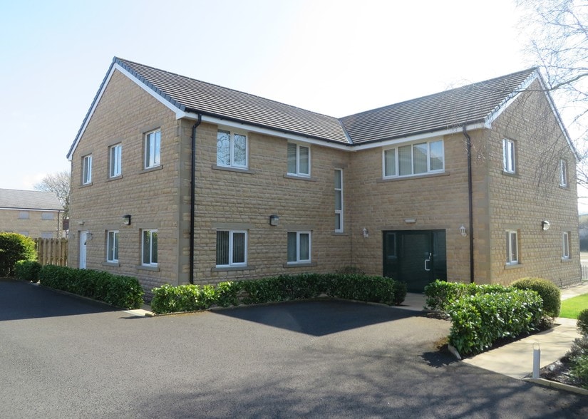 Sycamore Clos, Burnley to rent - Building Photo - Image 2 of 2