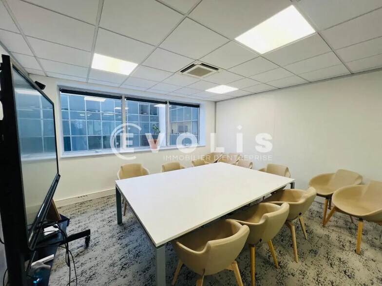 8 Avenue Des Minimes, Vincennes to rent - Interior Photo - Image 3 of 12