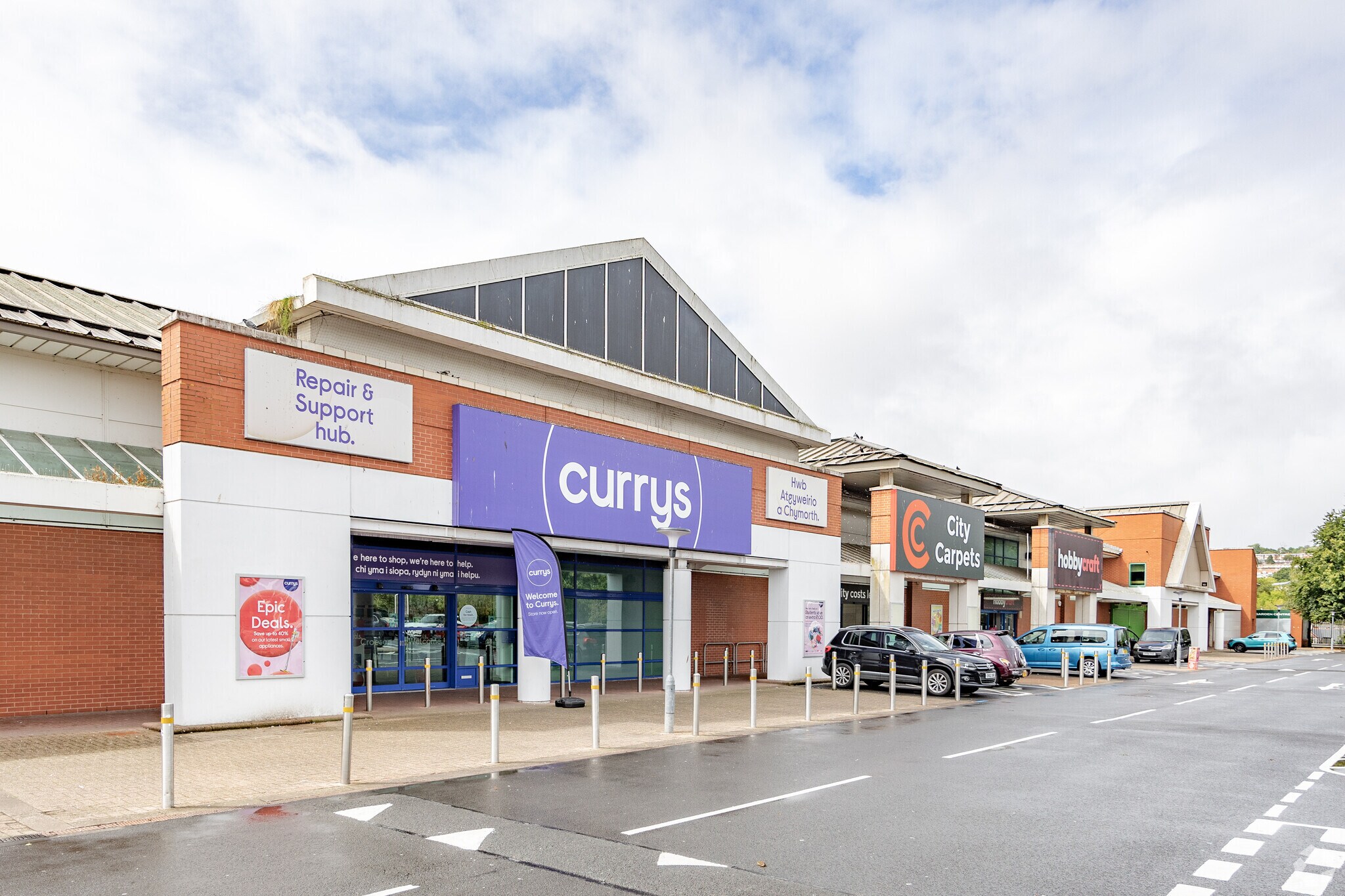 Cardiff Rd, Newport to rent Primary Photo- Image 1 of 9