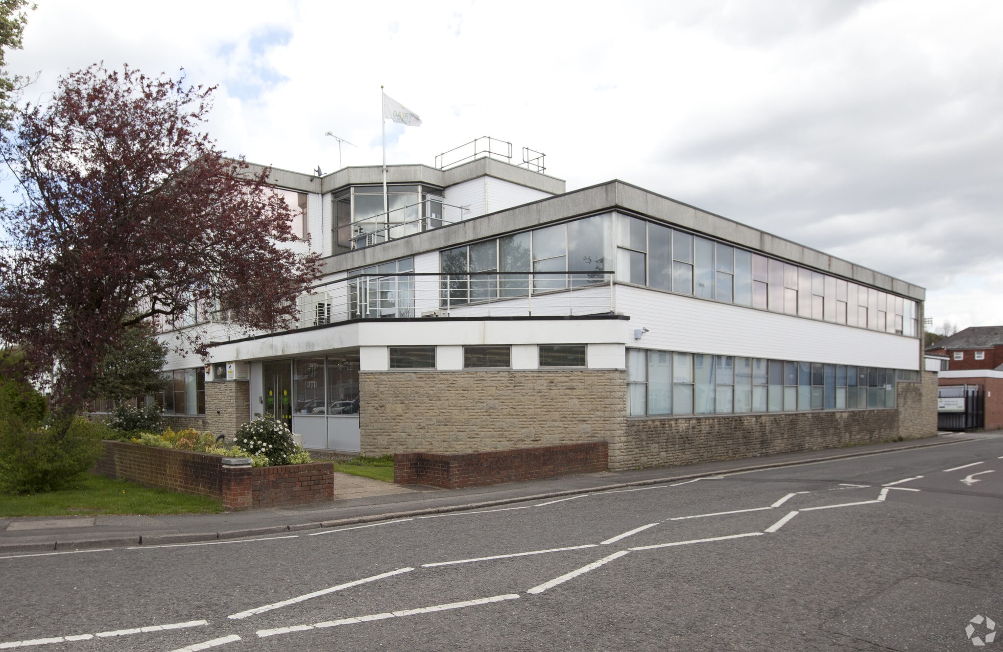 14-43 Victoria Rd, Aldershot to rent Primary Photo- Image 1 of 4