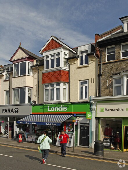 74-76 Turnham Green Ter, London for sale - Primary Photo - Image 1 of 1