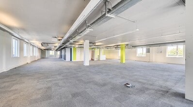 7 Newington Barrow Way, London to rent Interior Photo- Image 2 of 7