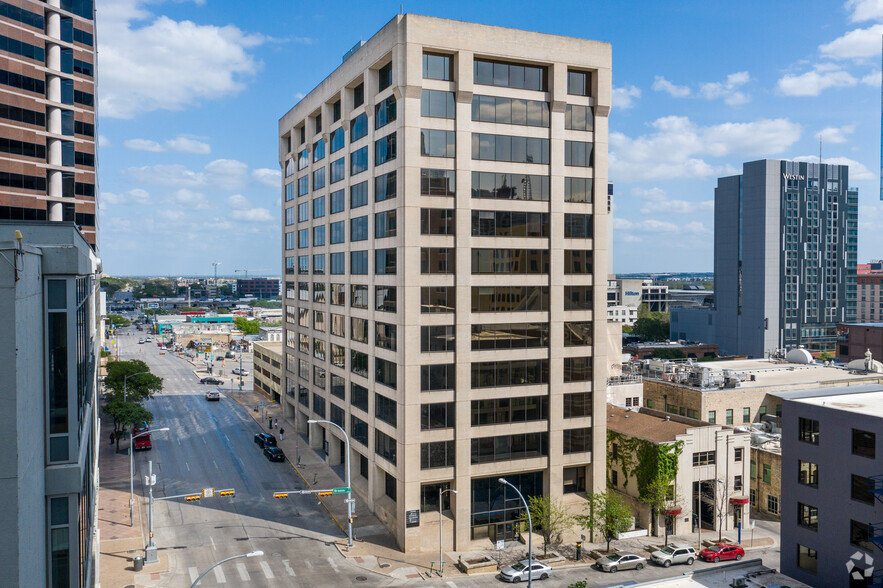 211 E 7th St, Austin, TX for rent - Building Photo - Image 1 of 9