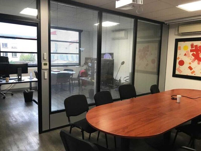 Office in Montreuil for sale - Interior Photo - Image 3 of 5