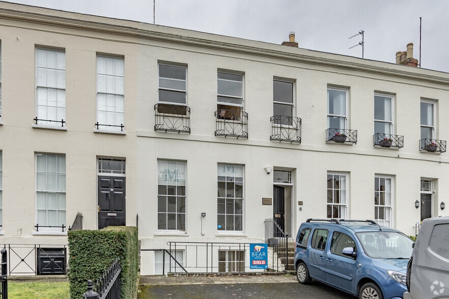 41 Rodney Rd, Cheltenham to rent - Primary Photo - Image 1 of 2