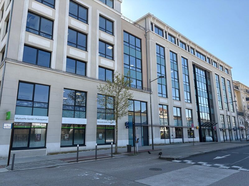 Office in Bussy-Saint-Georges to rent Building Photo- Image 1 of 18